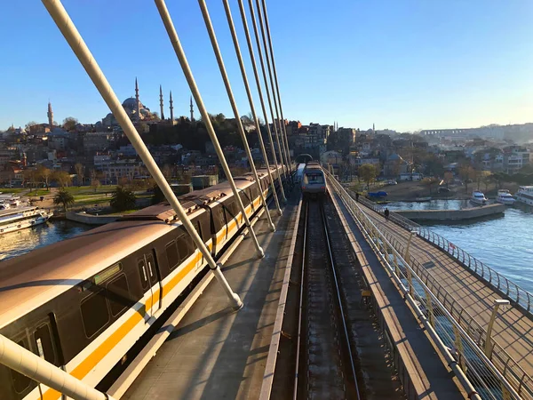 Most Metra Zlatý Roh — Stock fotografie