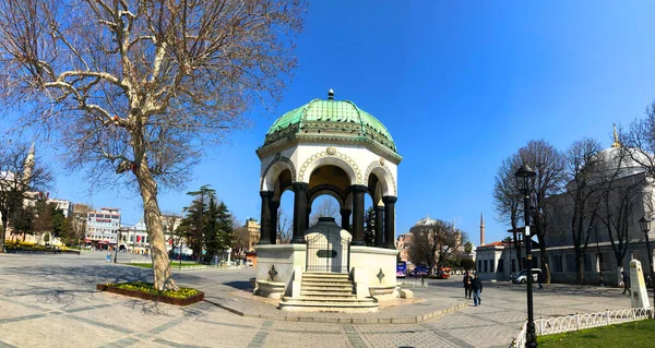German Fountain Empty City Coronavirus Pandemic Istanbul — Stock Photo, Image