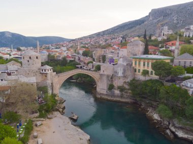 Bosna-Hersek 'in Mostar Köprüsü' nün hava manzarası