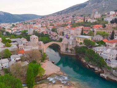 Bosna-Hersek 'in Mostar Köprüsü' nün hava manzarası