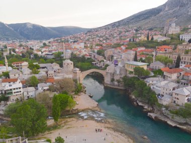 Bosna-Hersek 'in Mostar Köprüsü' nün hava manzarası