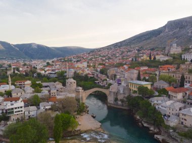 Bosna-Hersek 'in Mostar Köprüsü' nün hava manzarası