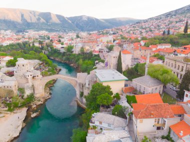 Bosna-Hersek 'in Mostar Köprüsü' nün hava manzarası