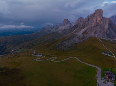 İtalya Dolomites moutnain - Passo di Giau South Tyrol içinde.