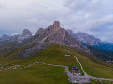 İtalya Dolomites moutnain - Passo di Giau South Tyrol içinde.