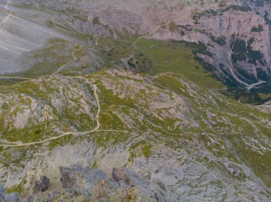 Rifugio Auronzo ve Chiesetta degli alpini Ulusal Park 'ta Tre Cime di Lavaredo, Dolomite Alpleri, Güney Tyrol, İtalya