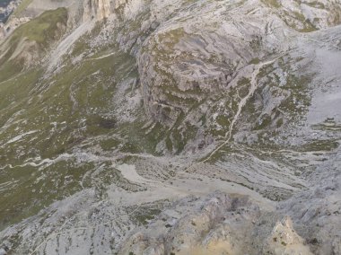 Rifugio Auronzo ve Chiesetta degli alpini Ulusal Park 'ta Tre Cime di Lavaredo, Dolomite Alpleri, Güney Tyrol, İtalya