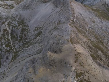 Rifugio Auronzo ve Chiesetta degli alpini Ulusal Park 'ta Tre Cime di Lavaredo, Dolomite Alpleri, Güney Tyrol, İtalya