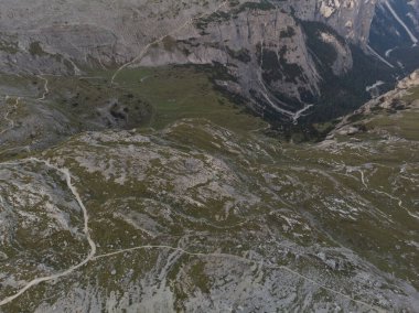 Rifugio Auronzo ve Chiesetta degli alpini Ulusal Park 'ta Tre Cime di Lavaredo, Dolomite Alpleri, Güney Tyrol, İtalya