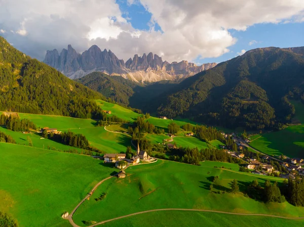 Santa Maddalena Santa Magdalena Arka Planda Büyülü Dolomites Dağları Val — Stok fotoğraf