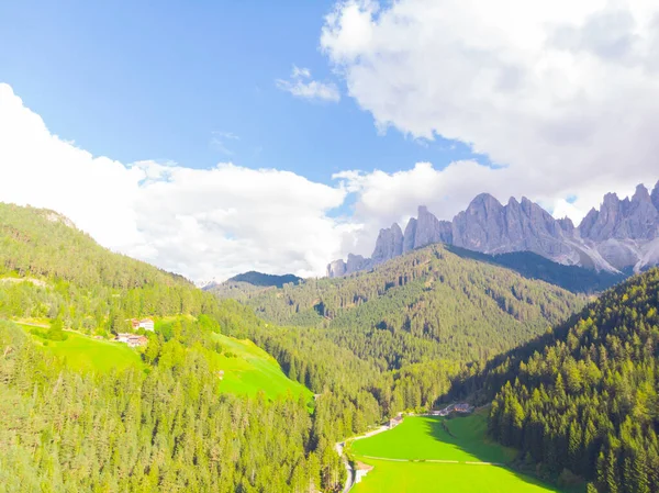 Wioska Santa Maddalena Santa Magdalena Magicznymi Górami Dolomitów Tle Dolina — Zdjęcie stockowe