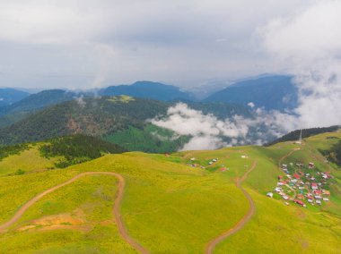 Kakar Dağları, Karadeniz kıyısına ve göllerine uzanan bir dağ.
