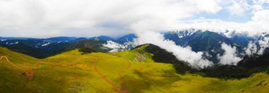 Kakar Dağları, Karadeniz kıyısına ve göllerine uzanan bir dağ.