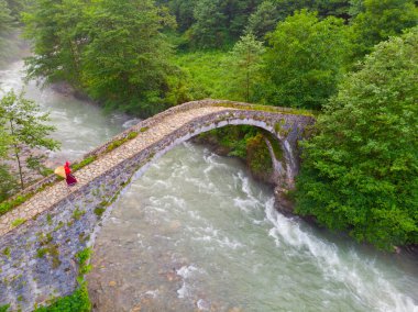 Kackar Dağları Taş Köprüsü, hava manzaralı.