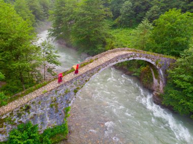 Kackar Dağları Taş Köprüsü, hava manzaralı.