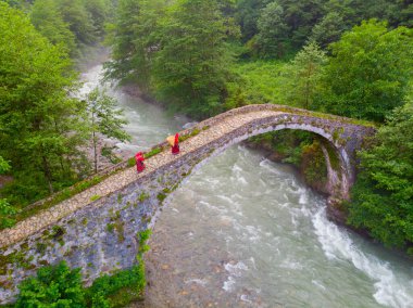 Kackar Dağları Taş Köprüsü, hava manzaralı.