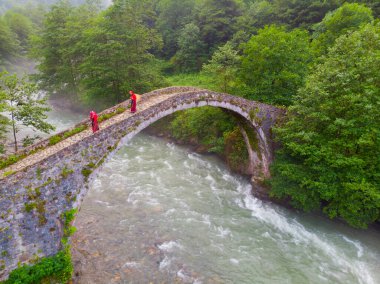 Kackar Dağları Taş Köprüsü, hava manzaralı.