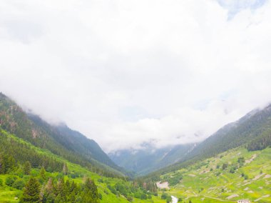 Bulutlardaki dağ zirvesi, Türkiye Karadeniz Bölgesi Rize kenti