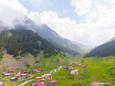 Bulutlardaki dağ zirvesi, Türkiye Karadeniz Bölgesi Rize kenti