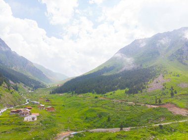 Bulutlardaki dağ zirvesi, Türkiye Karadeniz Bölgesi Rize kenti