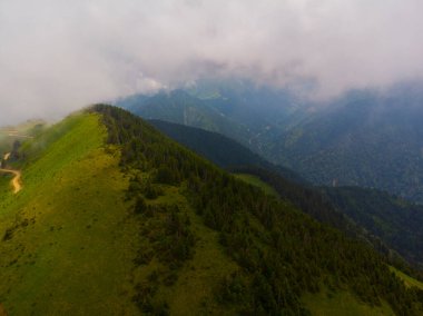 Bulutlardaki dağ zirvesi, Türkiye Karadeniz Bölgesi Rize kenti