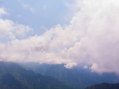 Bulutlardaki dağ zirvesi, Türkiye Karadeniz Bölgesi Rize kenti