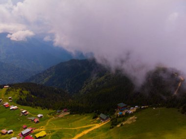 Bulutlardaki dağ zirvesi, Türkiye Karadeniz Bölgesi Rize kenti