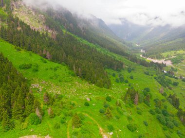 Bulutlardaki dağ zirvesi, Türkiye Karadeniz Bölgesi Rize kenti