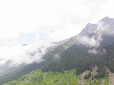 Bulutlardaki dağ zirvesi, Türkiye Karadeniz Bölgesi Rize kenti