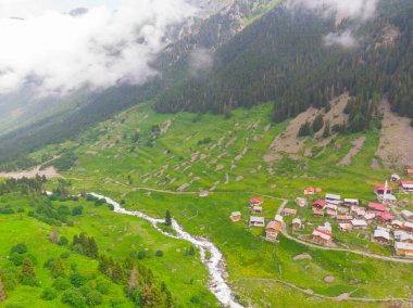 Bulutlardaki dağ zirvesi, Türkiye Karadeniz Bölgesi Rize kenti