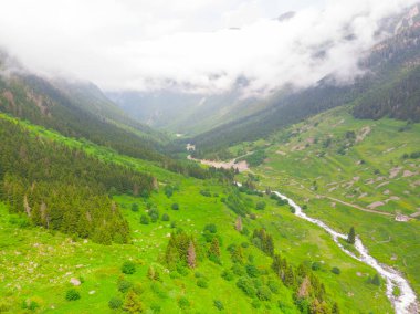 Bulutlardaki dağ zirvesi, Türkiye Karadeniz Bölgesi Rize kenti