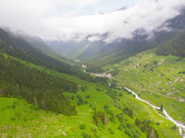 Bulutlardaki dağ zirvesi, Türkiye Karadeniz Bölgesi Rize kenti