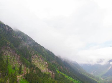 Bulutlardaki dağ zirvesi, Türkiye Karadeniz Bölgesi Rize kenti