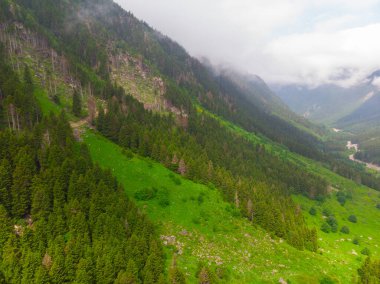Bulutlardaki dağ zirvesi, Türkiye Karadeniz Bölgesi Rize kenti