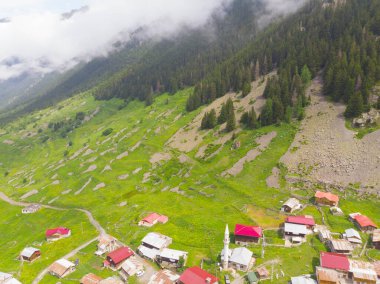 Bulutlardaki dağ zirvesi, Türkiye Karadeniz Bölgesi Rize kenti