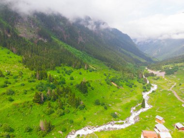 Bulutlardaki dağ zirvesi, Türkiye Karadeniz Bölgesi Rize kenti