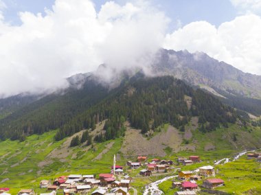 Bulutlardaki dağ zirvesi, Türkiye Karadeniz Bölgesi Rize kenti