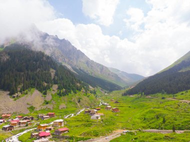 Bulutlardaki dağ zirvesi, Türkiye Karadeniz Bölgesi Rize kenti