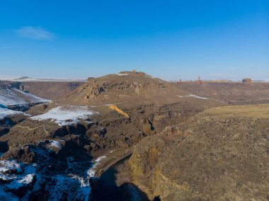 Ani Kışı Mahveder (4 Mevsim). Katedral, şehir. hava görünümü.