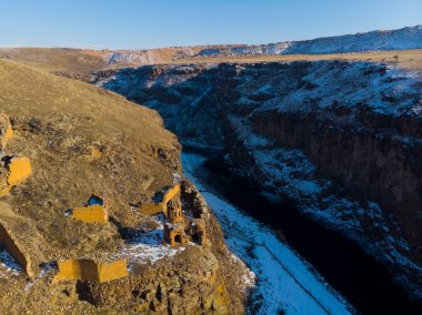Ani Kışı Mahveder (4 Mevsim). Katedral, şehir. hava görünümü.