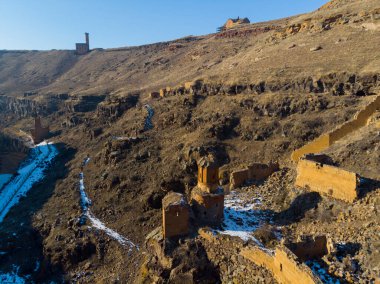 Ani Kışı Mahveder (4 Mevsim). Katedral, şehir. hava görünümü.