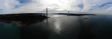 Yavuz Sultan Selim Köprüsü Havalimanı, İstanbul. Coronavirus 'un ortasında sokaklar bomboş. Mega City' de tecrit var. En uzun demiryolu asma köprülerinden biri. Köprü kuleleri 330 metre yüksekliğinde.