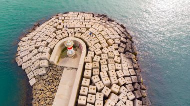 Yavuz Sultan Selim Köprüsü Havalimanı, İstanbul. Coronavirus 'un ortasında sokaklar bomboş. Mega City' de tecrit var. En uzun demiryolu asma köprülerinden biri. Köprü kuleleri 330 metre yüksekliğinde.