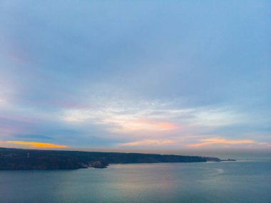 Yavuz Sultan Selim Köprüsü Havalimanı, İstanbul. Coronavirus 'un ortasında sokaklar bomboş. Mega City' de tecrit var. En uzun demiryolu asma köprülerinden biri. Köprü kuleleri 330 metre yüksekliğinde.