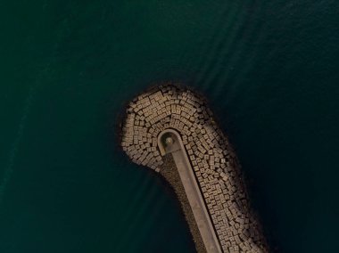 Yavuz Sultan Selim Köprüsü Havalimanı, İstanbul. Coronavirus 'un ortasında sokaklar bomboş. Mega City' de tecrit var. En uzun demiryolu asma köprülerinden biri. Köprü kuleleri 330 metre yüksekliğinde.