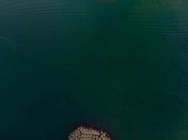 Yavuz Sultan Selim Köprüsü Havalimanı, İstanbul. Coronavirus 'un ortasında sokaklar bomboş. Mega City' de tecrit var. En uzun demiryolu asma köprülerinden biri. Köprü kuleleri 330 metre yüksekliğinde.