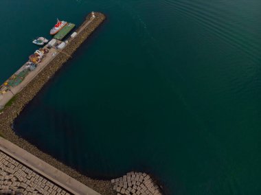 Yavuz Sultan Selim Köprüsü Havalimanı, İstanbul. Coronavirus 'un ortasında sokaklar bomboş. Mega City' de tecrit var. En uzun demiryolu asma köprülerinden biri. Köprü kuleleri 330 metre yüksekliğinde.