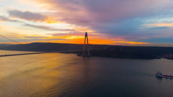 Aerial Yavuz Jembatan Sultan Selim Istanbul Jalan Jalan Kosong Tengah — Stok Foto