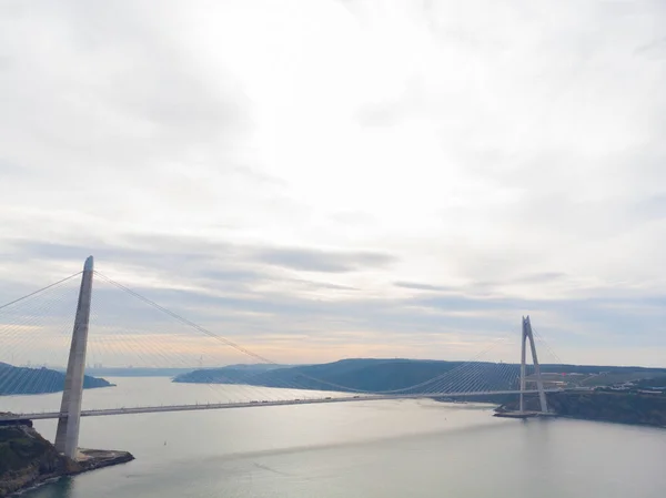 Εναέρια Του Yavuz Sultan Selim Bridge Κωνσταντινούπολη Άδειοι Δρόμοι Ανάμεσα — Φωτογραφία Αρχείου