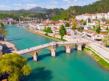 Bosna-Hersek - Konjiç - eski köprü. hava görünümü